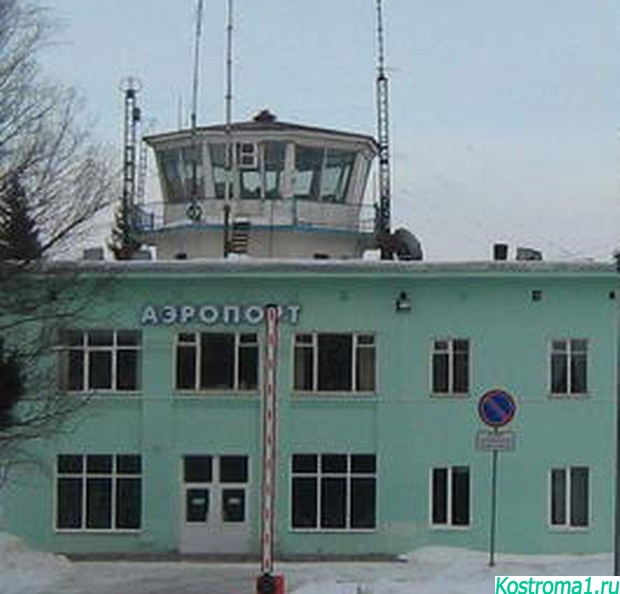 Аэропорт города Кострома, вертолет при подходе к зданию